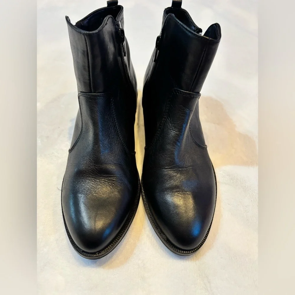 Marc Fisher Black Leather Rail Ankle Boots Side Zip Silver Accent 6M